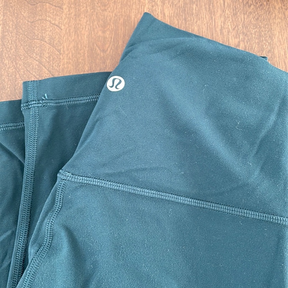 Lululemon Align leggings. No rip tag.